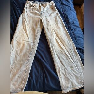 Light Wash High Waisted Mom Jeans